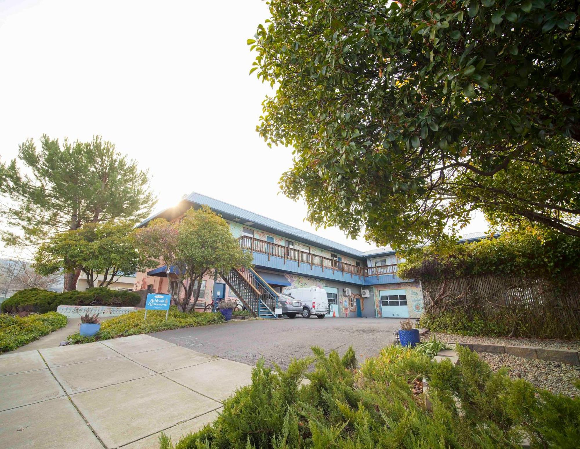 Ashland Commons Hostel エクステリア 写真